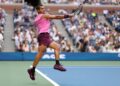 Carlos Alcaraz dari Sepanyol bermain pukulan depan menentang Novak Djokovic dari Serbia semasa perlawanan separuh akhir Terbuka AS 2025 di Pusat Tenis Kebangsaan USTA Billie Jean King di New York City hari ini. - AFP