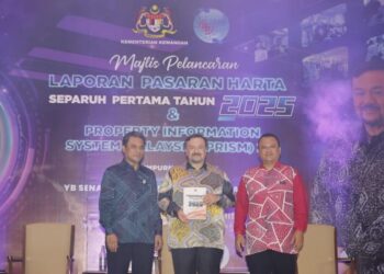 AMIR Hamzah Azizan (tengah) pada majlIs pelancaran Laporan Pasaran Harta Separuh Pertama 2025 serta Pelancaran Sistem PRISM 2.0 di Putrajaya, semalam. - UTUSAN/FAISOL MUSTAFA