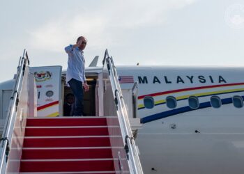 ANWAR Ibrahim berlepas daripada Pangkalan Udara TUDM Subang untuk memulakan lawatan rasmi ke Republik Demokratik Timor Leste. FACEBOOK ANWAR IBRAHIM