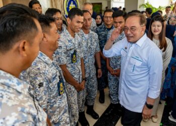 ANWAR Ibrahim semasa Majlis Sarapan Mesra Wira Samudera Bersama YAB Perdana Menteri di Kompleks Kuarters ATM Taman Samudera,
Sandakan, Sabah. 2 2025. FACEBOOK ANWAR IBRAHIM