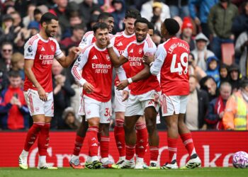 PEMAIN Arsenal, Martin Zubimendi(dua dari kiri) meraikan jaringan ketiga tuan rumah bersama rakan sepasukannya pada aksi Liga Perdana Inggeris (EPL) menentang Nottingham Forest di Stadium Emirates, hari ini.-AFP