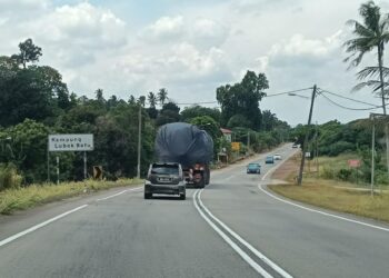 JALANRAYA di Segamat tetap sibuk dengan kenderaan pada hujung minggu lalu walaupun telah digemparkan dengan gempa bumi lemah baru-baru ini.