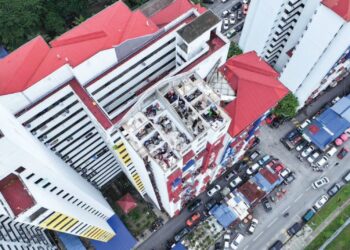 Keadaan bumbung PPR Seri Cempaka yang diterbangkan angin ekoran hujan ribut di  ibu negara, kelmarin. – FB Dr. Zaliha Mustafa