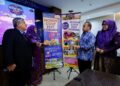 Abdul Fattah Abdullah (dua dari kanan), dan Rozilah Mohd Tahir (dua dari kiri) pada sidang akhbar Karnival Koperasi Wanita di Bangunan Angkasa, Petaling Jaya hari ini. -UTUSAN/SHIDDIEQIIN ZON