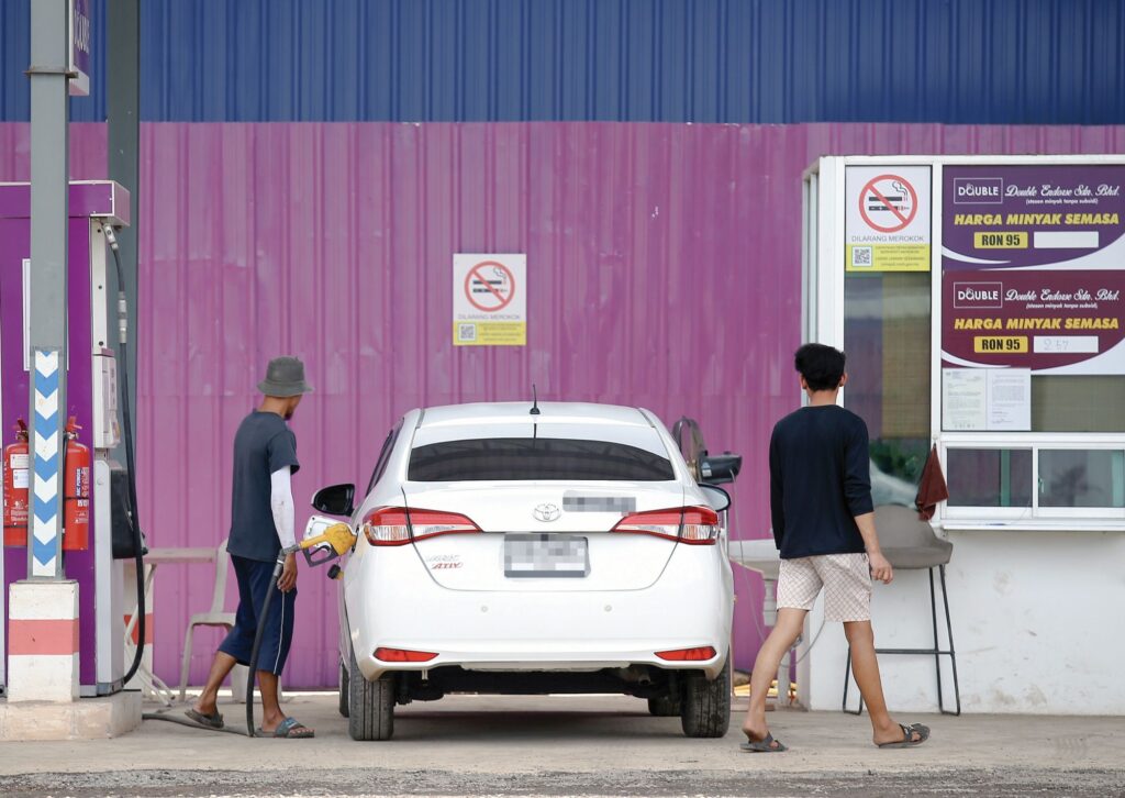 Rakyat Thailand ‘cemburu’ RON95 Malaysia RM1.99 1 BAru MinyakTanpaSubsidi1 xxxx