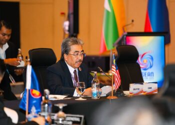 JOHARI Abdul Ghani dalam Mesyuarat Menteri-Menteri Alam Sekitar ASEAN (AMME) sempena Kepengerusian ASEAN di Langkawi, Kedah, semalam.