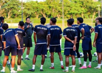 Skuad Bawah 23 negara berlatih di padang latihan Universiti Thammasat, Pathum Thani, Thailand, kelmarin menjelang aksi Kelayakan Piala Asia B-23 AFC 2026 yang akan membuka tirai hari ini. - IHSAN MALAYSIA NT