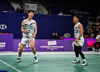 CHOONG Hon Jian-Muhammad Haikal Nazri menjadi beregu lelaki Malaysia yang keempat meneruskan kemaraan ke pusingan kedua pada Kejohanan Badminton Terbuka Hong Kong di Hong Kong, hari ini.-IHSAN FB Yonex Sunrise Malaysia