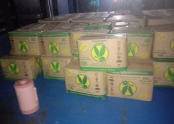 MINYAK masak bersubsidi yang ditemukan Maritim Malaysia atas sebuah bot kargo di Perairan Kudah, Sabah yang dipercayai cuba diseludup ke Indonesia.