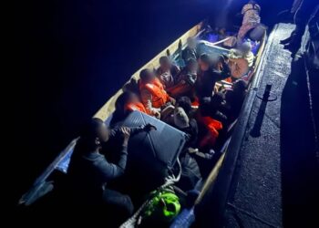 BOT pancung yang ditahan Maritim Malaysia ketika membawa 20 PATI termasuk dua kanak-kanak di perairan Tanjung Kling, Melaka.