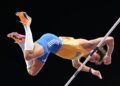 Atlet lompat bergalah Sweden, Armand Duplantis berjaya melepasi palang untuk mencatat rtekod baharu dunia di Kejohanan Olahraga Dunia 2025, Tokyo, semalam. - AFP