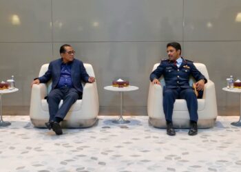 MOHAMAD Khaled Nordin tiba di Doha, Qatar bagi memperkukuh kerjasama dua hala dalam bidang pertahanan negara. - FACEBOOK KHALED NORDIN