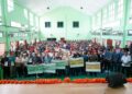 CHAN Foong Hin telah menyampaikan cek cura berjumlah RM713,322 kepada lapan penerima di bawah Skim Insentif Pembiayaan Tanam Semula Pekebun Kecil Sawit (TSPKS 2.0) ketika merasmikan Program Pemantapan Pensijilan Minyak Sawit Mampan (MSPO) di Pitas.