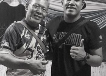 TUAN Kob Raja Saring (kiri) meninggal dunia hari ini selepas mengalami sesak nafas di rumah di Kampung Pintu Pupoh, Pasir Puteh, Kelantan-IHSAN POYIE GASI