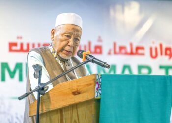 HASHIM Jasin ketika merasmikan Muktamar Dewan Ulama Pas Pusat ke-64 di Maahad Darul Hadis, Kampung Tok Keling di Alor Setar.
