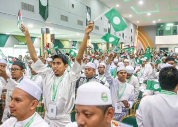 SEBAHAGIAN perwakilan yang hadir ke Majlis Perasmian Muktamar Dewan Pemuda Pas Malaysia di Kompleks Pas Kedah di Alor Setar, semalam. – UTUSAN/ SHAHIR NOORDIN