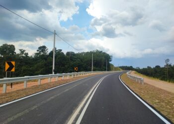 JALAN baharu Lipis-Jerantut melalui Kampung Gemunchur dan Kampung Batu Balak dapat merancakkan sektor ekonomi dan pelancongan daerah Jerantut, Pahang.