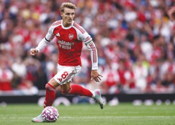 KAPTEN Arsenal, Martin Odegaard belum cergas sepnuhnya untuk aksi menentang Manhcester City, malam ini.-AFP
