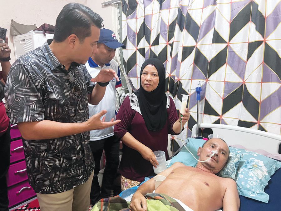Bapa diserang strok, anak bongsu jadi harapan keluarga 1 LEAD190925 JHR STROKE OTAK pg36