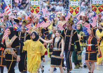 KEPELBAGAIAN bangsa Melayu tidak mengurangkan pengiktirafan mereka sebagai Melayu di sisi Perlembagaan.