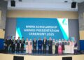 RUDY Rodzila Che Lamin (sembilan dari kiri), bersama Pengerusi MNRB Holdings, Datuk Sulaiman Mohd Tahir (sepuluh dari kiri) bersama barisan penerima Anugerah Biasiswa MNRB 2025 pada Majlis Penyampaian Anugerah Biasiswa MNRB 2025.