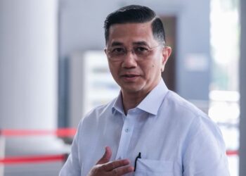 MOHAMED AZMI Ali mendapat sokongan daripada 21 ADUN PN di Selangor.