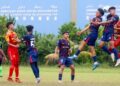 BARISAN pertahanan JDT berusaha menghalang serangan Selangor dalam aksi Kejohanan Bola Sepak MSSM di Kota Bharu, hari ini. -UTUSAN/KAMARUL BISMI KAMARUZAMAN