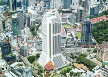 LANGKAH beberapa syarikat berpindah ke lokasi dan bangunan baharu yang lebih moden mewujudkan banyak ruang pejabat terbiar dan ditinggalkan usang di Kuala Lumpur. – UTUSAN/ISKANDAR ISHAK