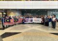 PASUKAN robotik PolyCC bergambar sejurus sebelum berlepas ke Korea
Di Lapangan Terbang Antarabangsa Kuala Lumpur (KLIA) Terminal 1, baru-baru ini.