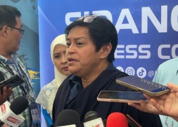 AZALINA Othman Said bercakap kepada pemberita selepas menghadiri Sesi Townhall Anti-Buli #GenerasiTanpaBuli Peringkat Pulau Pinang dan Perak di Sungai Ara, Bayan Lepas, semalam.