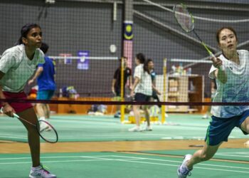 Pearly Tan dan M. Thinaah berlatih di Akademi Badminton Malaysia (ABM), Bukit Kiara, Kuala Lumpur. - UTUSAN/ISKANDAR ISHAK