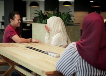 Kegelisahan sosial (social anxiety) ialah perasaan cemas dan takut untuk berinteraksi atau berada di khalayak ramai.-GAMBAR HIASAN