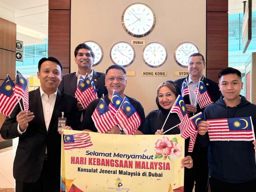 Konsulat Malaysia Dubai anjur sambutan malam merdeka 2025 1 RMP bendera