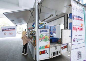 SUASANA lebih tenang untuk pelanggan menebus Sumbangan Asas Rahmah (SARA) RM100 di sebuah kedai runcit di Seberang Takir, Kuala Nerus, Terengganu. – UTUSAN/NURSYASYA NADHIRAH ZABIDI
