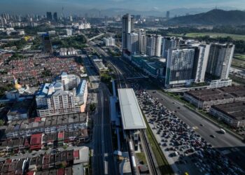 MALAYSIA  menanggung kerugian berbilion ringgit akibat banjir, gangguan air dan kesesakan yang  berpunca daripada kelemahan infrastruktur serta kekangan dana.