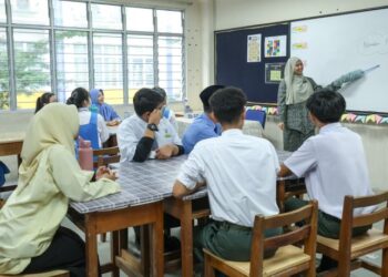 Memuk­tamadkan Rang Undang-Un­dang (RUU) Pendidikan (Pindaan) 2025 bertujuan mewajibkan pendidikan mene­ngah bagi mengatasi keciciran pelajar.