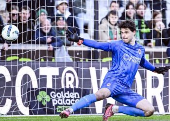 Senne Lammens menjadi pilihan Manchester United untuk mengatasi masalah penjaga gol The Red Devils musim ini. - AFP