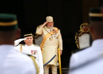 SIKAP rendah diri Sultan Kelantan menjadikan baginda cukup disayangi dan dihormati oleh segenap lapisan rakyat di negeri ini.– UTUSAN/KAMARUL BISMI KAMARUZAMAN