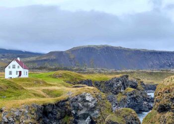 LANDSKAP menakjubkan menjadikan Iceland kekal sebagai negara paling aman di dunia tahun ini. – AGENSI