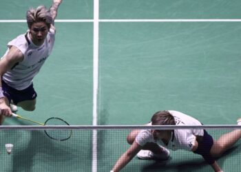Chen Tang Jie-Toh Ee Wei mara ke separuh akhir China Masters selepas menewaskan gadingan Hong Kong, Tang Chun Man-Tse Ying Suet 21-12, 12-21, 21-17 di Shenzen, semalam. - AFP