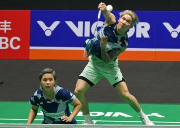 Chen Tang Jie-Toh Ee Wei mara ke suku akhir badminton China Masters selepas menewaskan gandingan Indonesia, Jafar Hidayatullah-Felisha Alberta Nathaniel Pasaribu 21-13, 13-21, 21-16 di Shenzen, semalam. - AFP