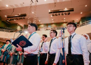 MASIH banyak lagi perkara lain yang lebih penting daripada mengejar tempat di universiti yang dianggap berstatus tinggi dan terkemuka semata-mata.