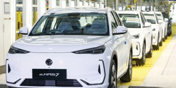 KILANG kenderaan elektrik (EV) Proton di Proton City, Tanjung Malim. – UTUSAN/MUHAMAD NAZREEN SYAH MUSTHAFA