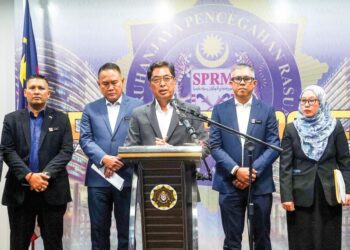 AZAM Baki dalam sidang akhbar di Ibu Pejabat Suruhanjaya Pencegahan Rasuah Malaysia , Putrajaya, semalam.