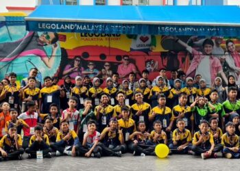 PESERTA yang menyertai program  Edufest 2025 Uniform Bodies Challenge bergambar bersama-sama semasa penganjuran program di Iskandar Puteri Johor Bahru, baru-baru ini.