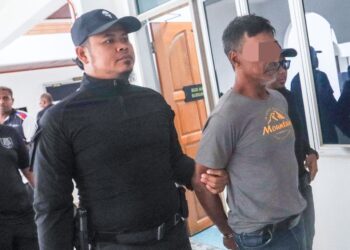 SEORANG lelaki etnik Rohingya (kanan) dihadapkan ke Mahkamah Majistret Bukit Mertajam, Pulau Pinang hari ini atas pertuduhan membunuh teman wanitanya, bulan lepas.-UTUSAN/DANIAL SAAD