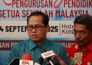 MOHD. Azam Ahmad semasa bercakap kepada media selepas Majlis Perasmian Penutup Persidangan Kebangsaan Pengurusan Pendidikan Pengetua Sekolah Kali Ke-63 di Kota Bharu, Kelantan hari ini-UTUSAN/KAMARUL BISMI KAMARUZAMAN.