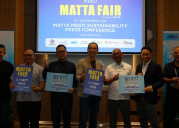 NIGEL Wong (tengah) ketika sidang akhbar MATTA Fair di Pusat Dagangan dan Pameran Antarabangsa (MITEC), Kuala Lumpur hari ini.