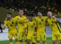 PEMAIN Harimau Malaya, Stuart Wilkin(dua dari kanan) meraikan jaringan pertama negara ketika menentang Singapura pada aksi persahabatan di Stadium Nasional Bukit Jalil(SNBJ) sebentar tadi-UTUSAN/AMIR KHALID