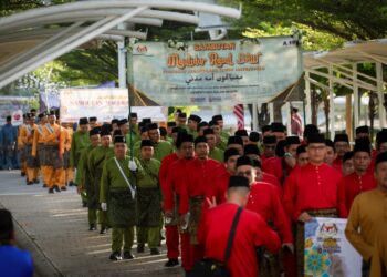 PERSERTA menyertai Sambutan Maulidur Rasul Peringkat Kebangsaan di MAEPS, Serdang pagi ini.
